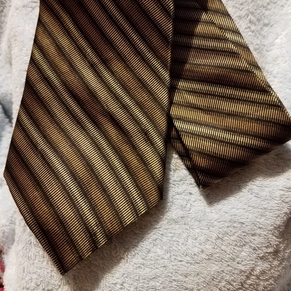 Geoffrey Beene 100% Silk Tie - Picture 5 of 8